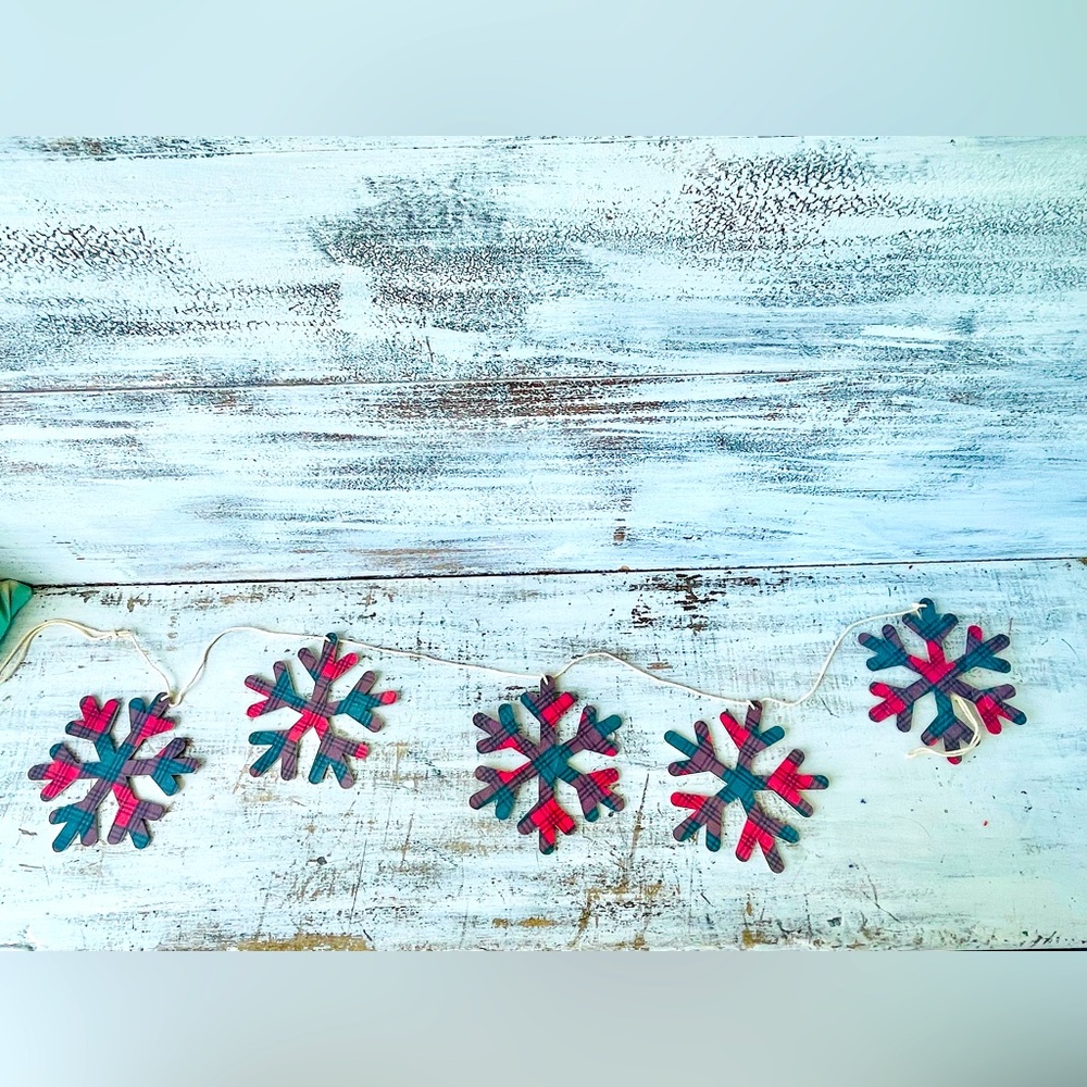 *Tartan Plaid Snowflake Garland